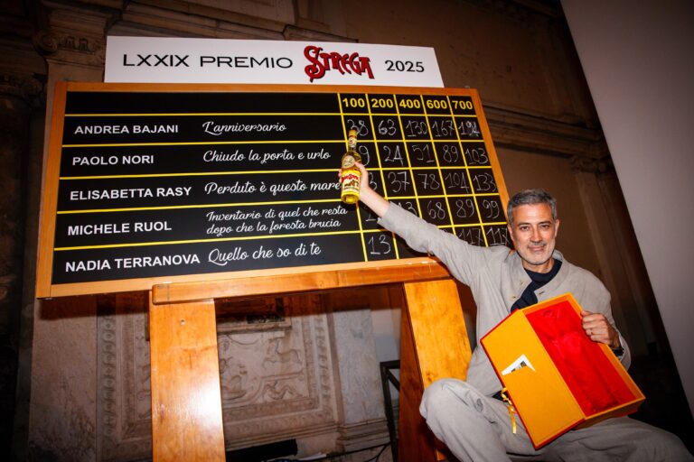 vincitore premio strega l'anniversario recensione